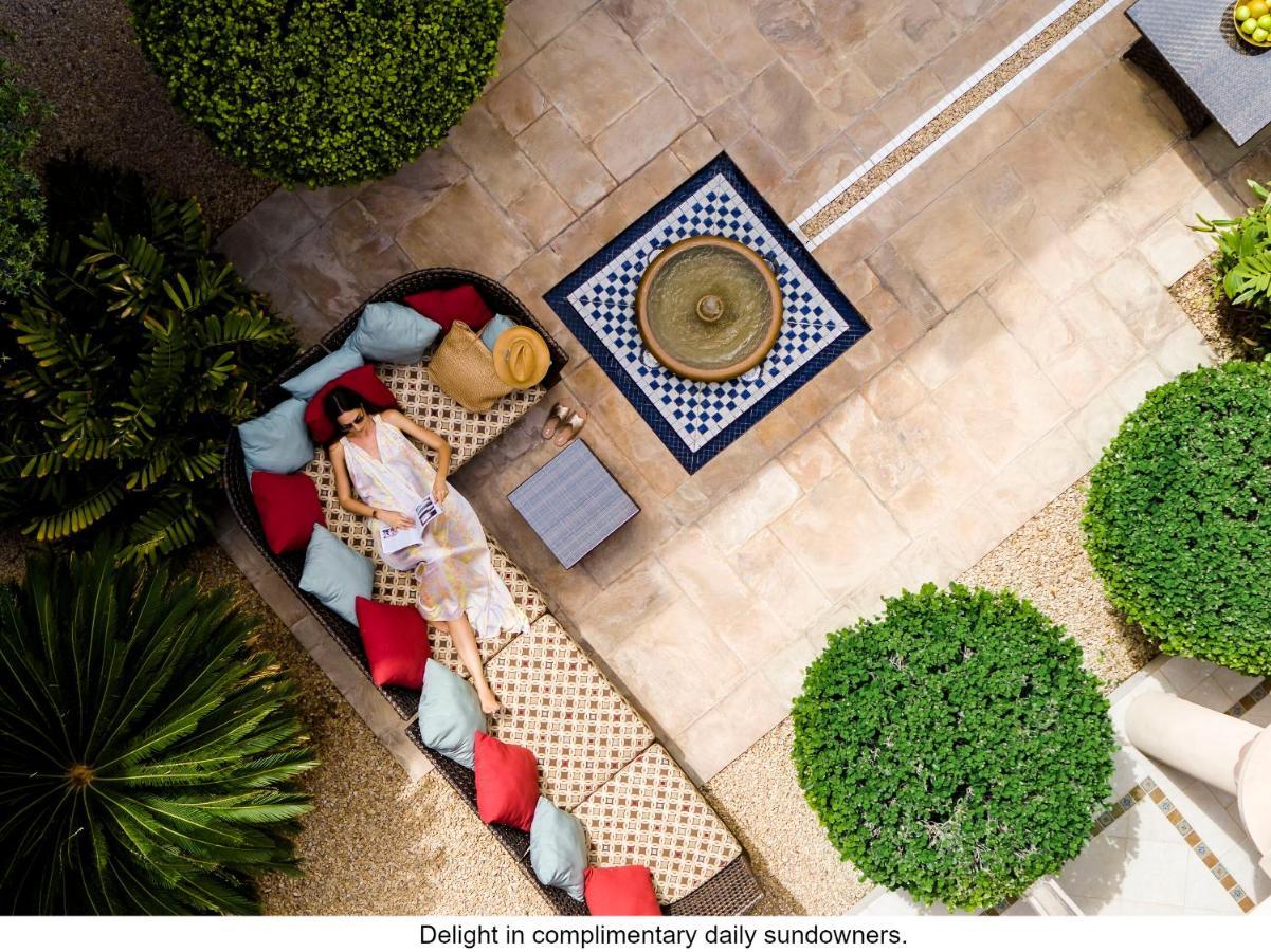 فندق جميرا دار المصيف - مدينة جميرا دبي المظهر الخارجي الصورة The courtyard at the Four Seasons Hotel, Marrakech