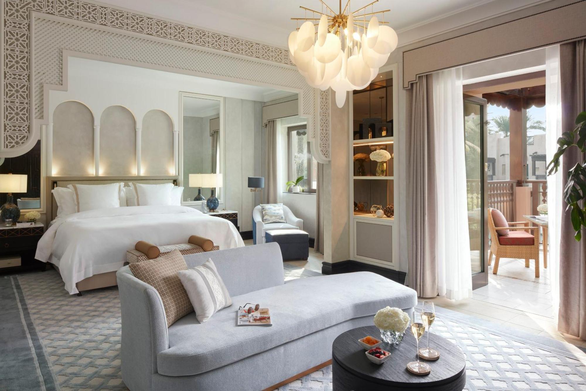 فندق جميرا دار المصيف - مدينة جميرا دبي المظهر الخارجي الصورة A suite at The Ritz-Carlton, DIFC