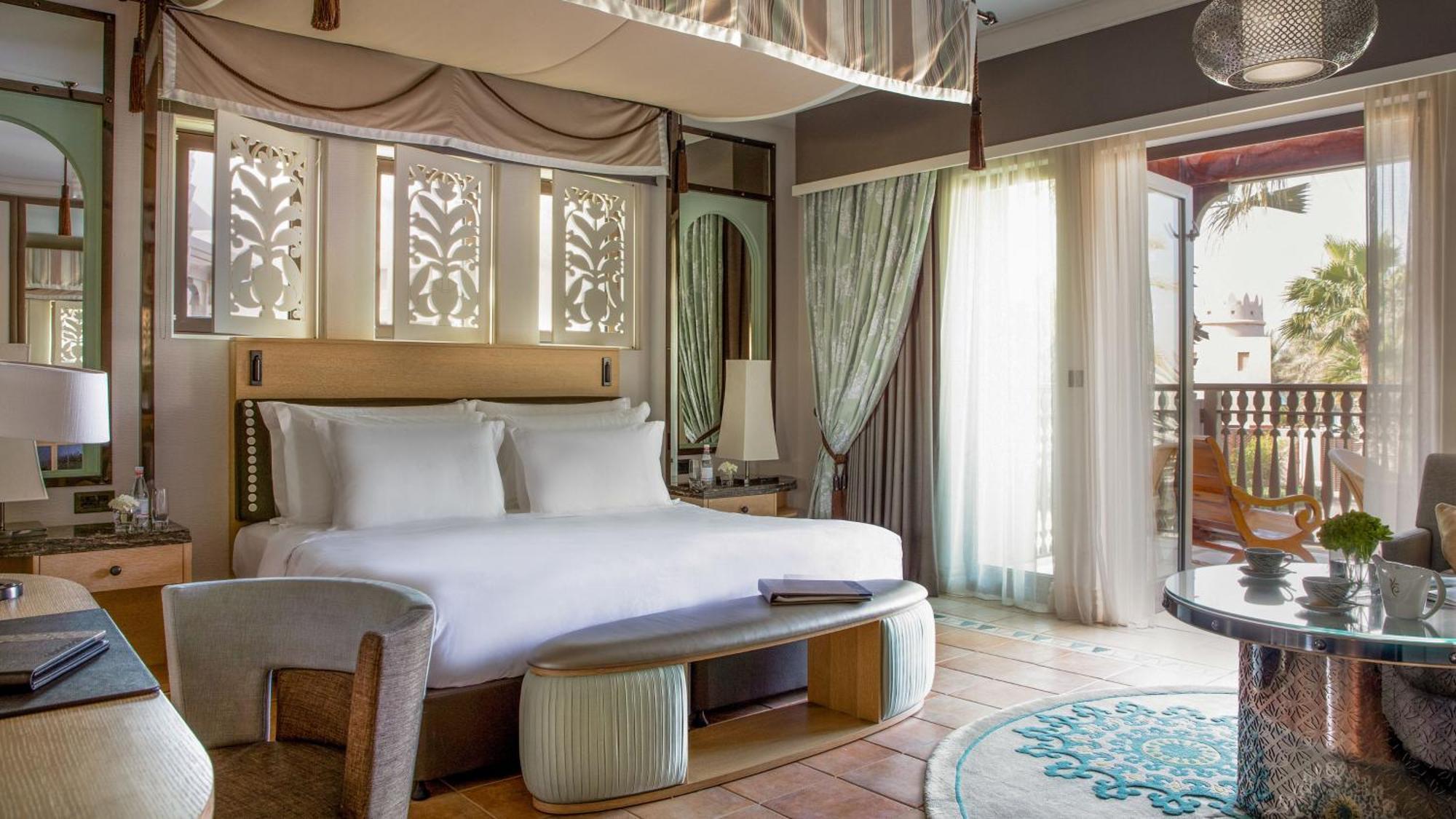 فندق جميرا دار المصيف - مدينة جميرا دبي المظهر الخارجي الصورة A bedroom at the hotel
