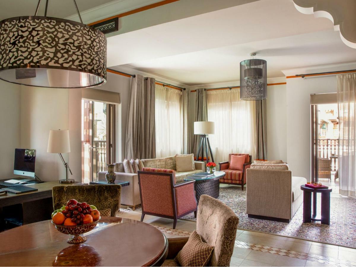 فندق جميرا دار المصيف - مدينة جميرا دبي المظهر الخارجي الصورة A suite at the Four Seasons Hotel, Cairo